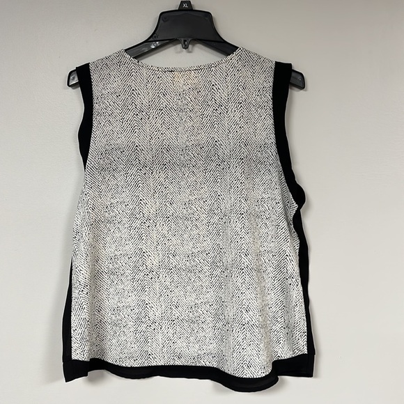 Creative Concepts Black and White sleeveless blouse, black accent stripes size M - Picture 3 of 8